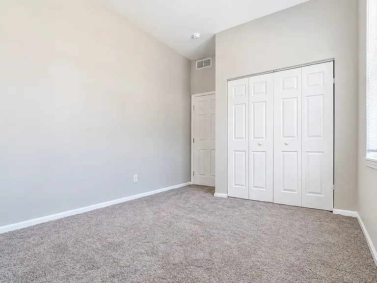 500 E Ormsby Ave — Photo 6