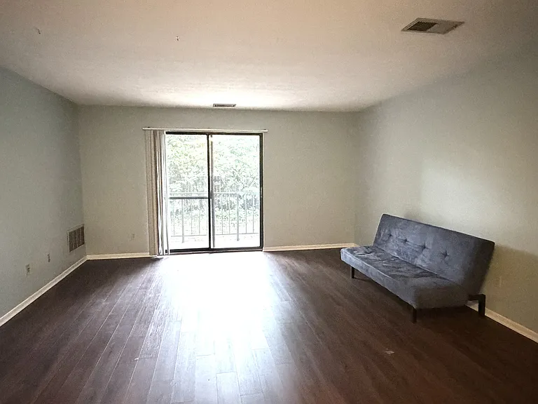 518 Riddle Rd #6 — Photo 3