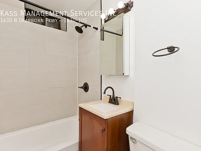 1430 N Dearborn Pkwy — Photo 56