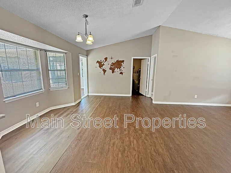 7524 Sandy Creek Dr — Photo 6