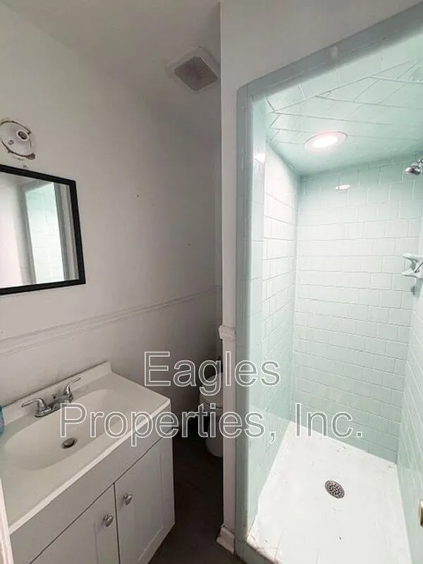3 bed, 2.0 bath, $1,300 — Photo 4
