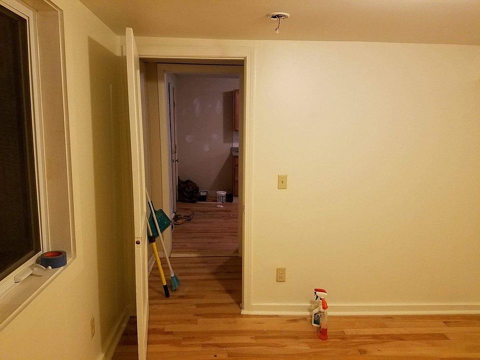 Apt 1 smaller bedroom entrance