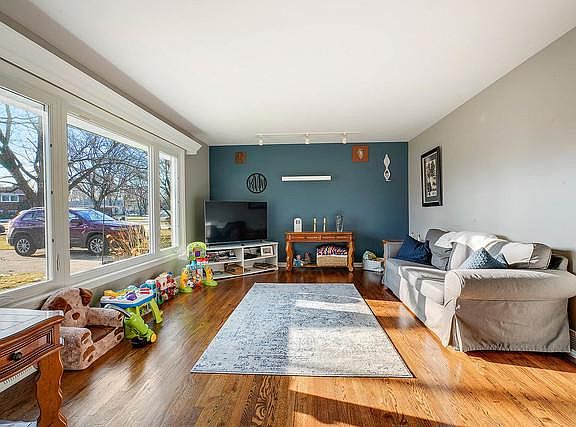 2nd image of 6036 W 124th St