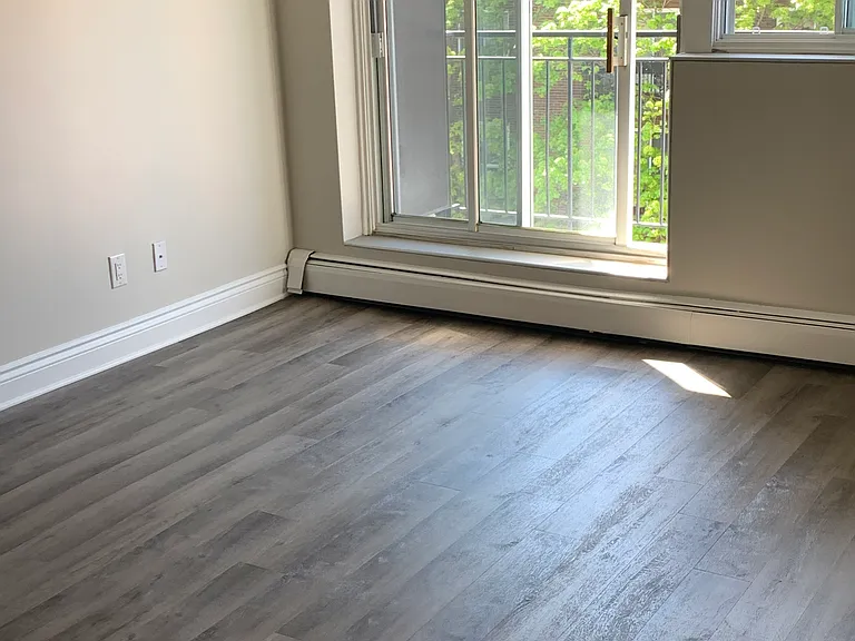 215 Clarence St — Photo 29
