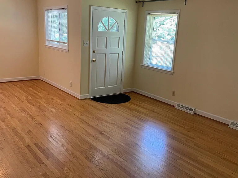 1723 Homestead Rd — Photo 4