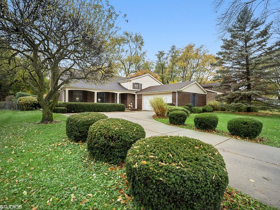 1st image of 703 E Burr Oak Dr