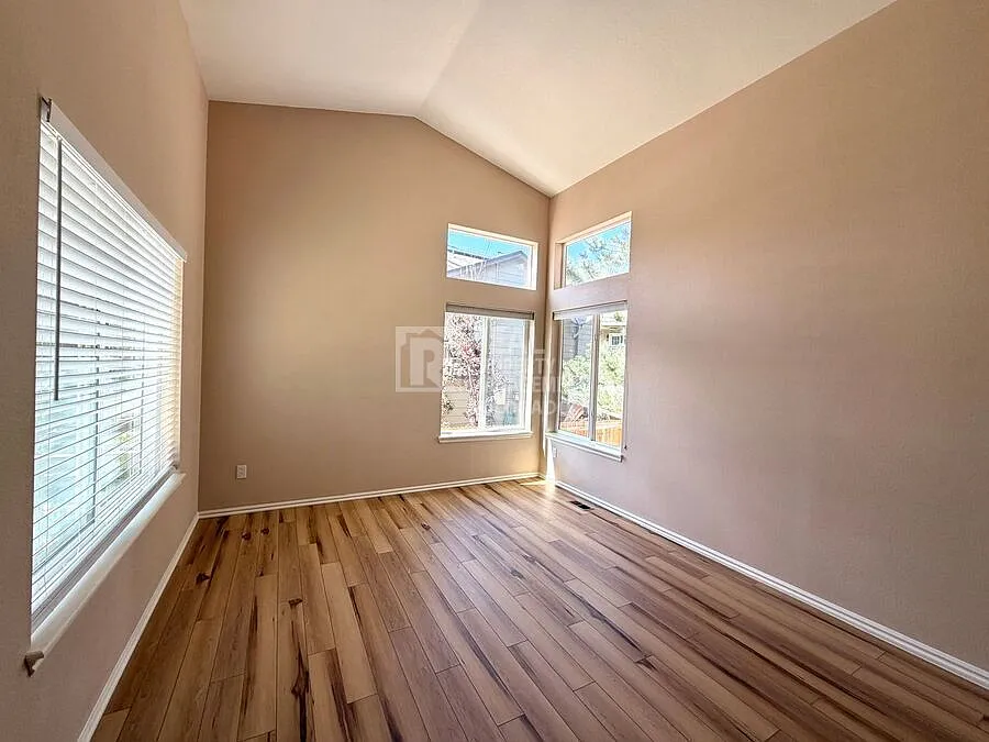 3 bed, 2.5 bath, 2250 sqft, $3,099 — Photo 2