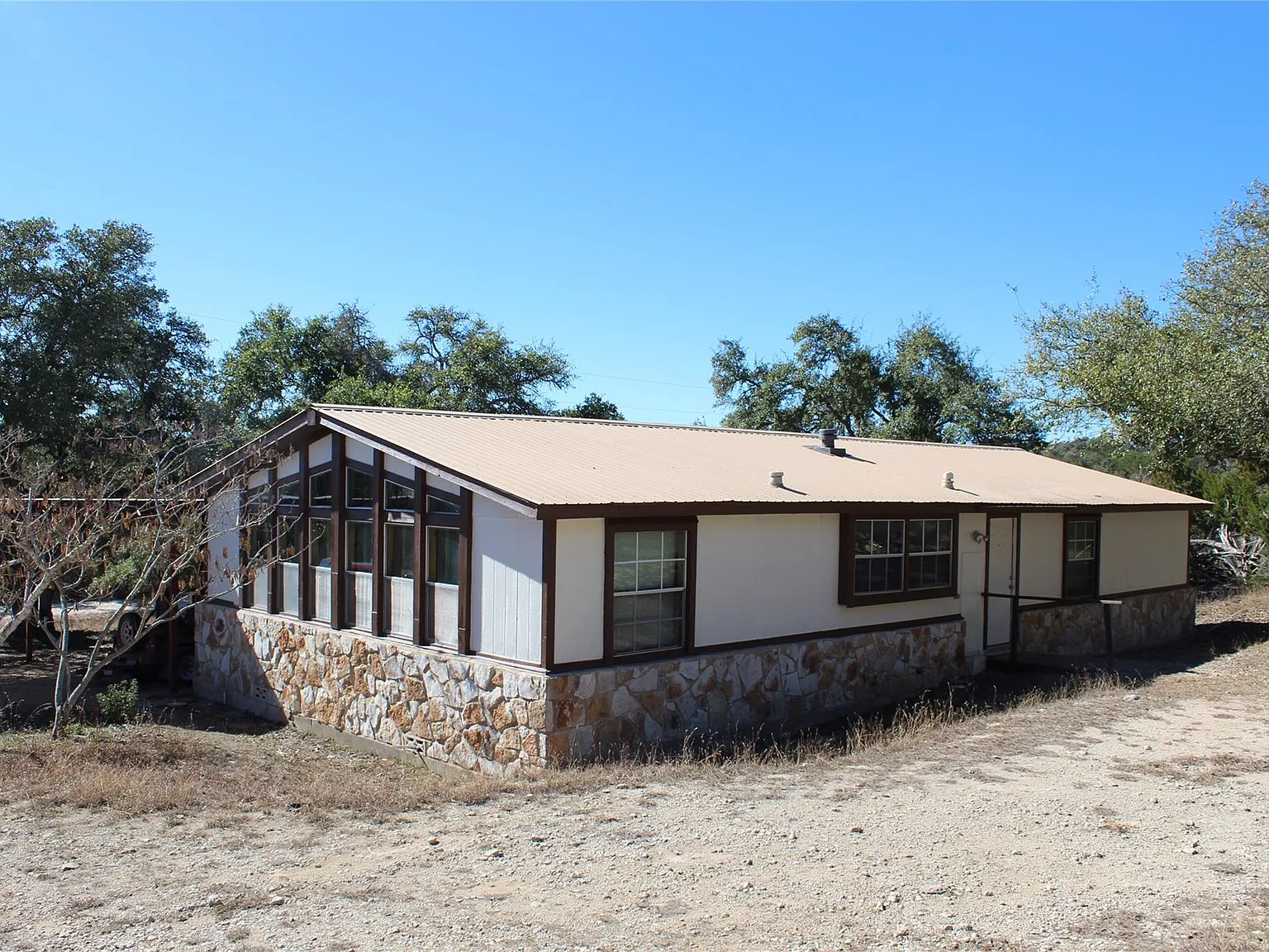 3 bed, 2.0 bath, 1568 sqft, $1,800 — Photo 1