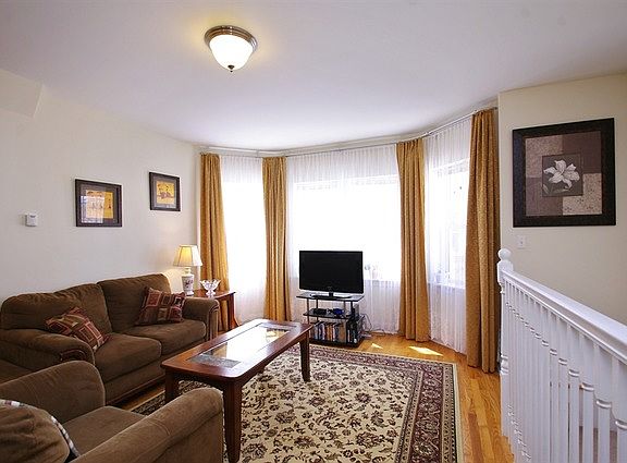 2nd image of 6323 N Sacramento Ave APT 1E