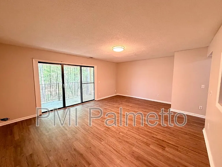 33 Chestnut Ferry Rd #202 — Photo 9