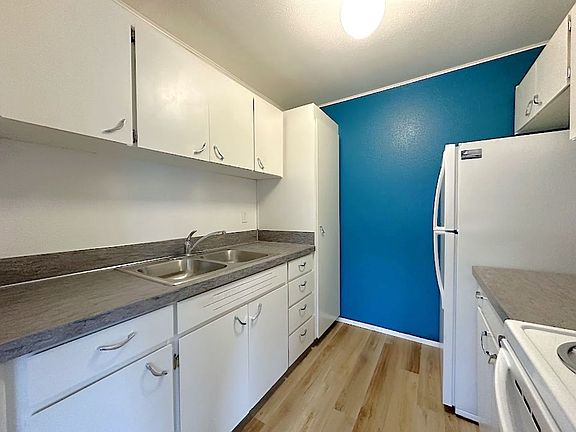 5th image of 702 S Oakes St #12
