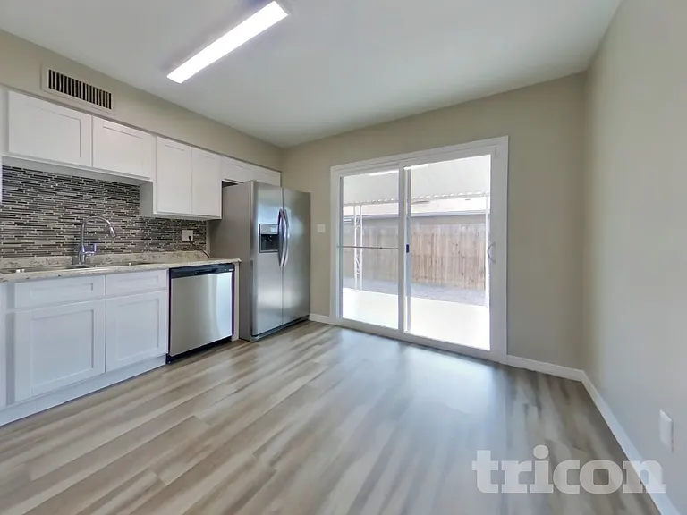 1205 E Grove Cir — Photo 5