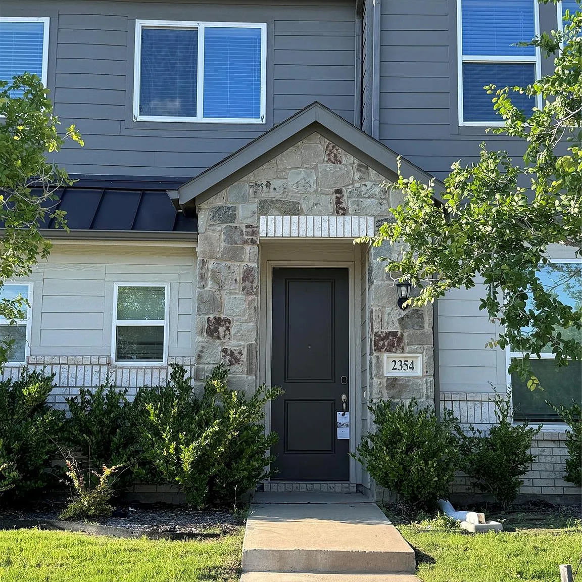 4 bed, 2.5 bath, 1900 sqft, $2,449 — Photo 1