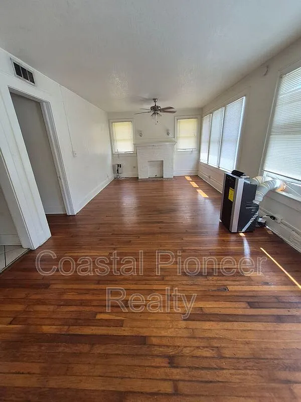 2 bed, 1.0 bath, 950 sqft, $1,495 — Photo 2
