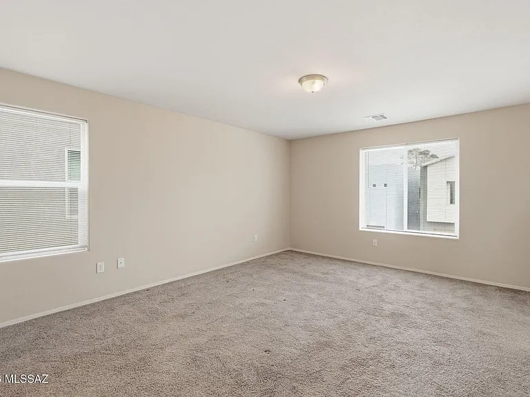 2815 N Fair Oaks Ave — Photo 23