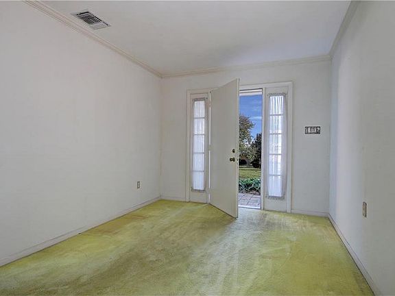 3rd image of 216 Orangewood Ln