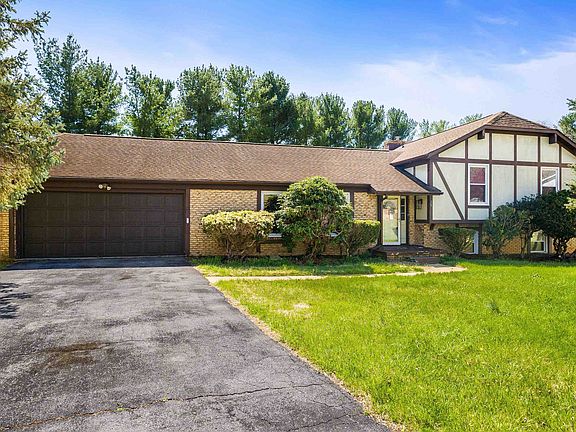 2nd image of 28 Brighton Ct