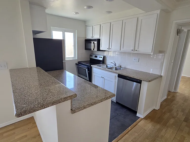 423 S Holt Ave #203 — Photo 5