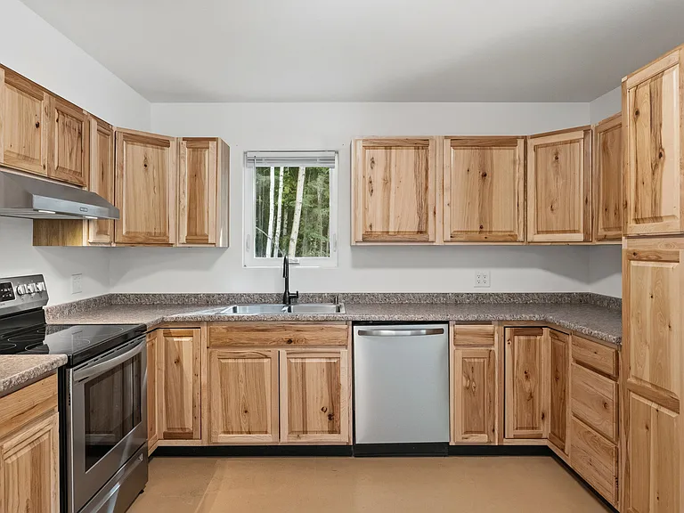 1594 Madeline St #B — Photo 6