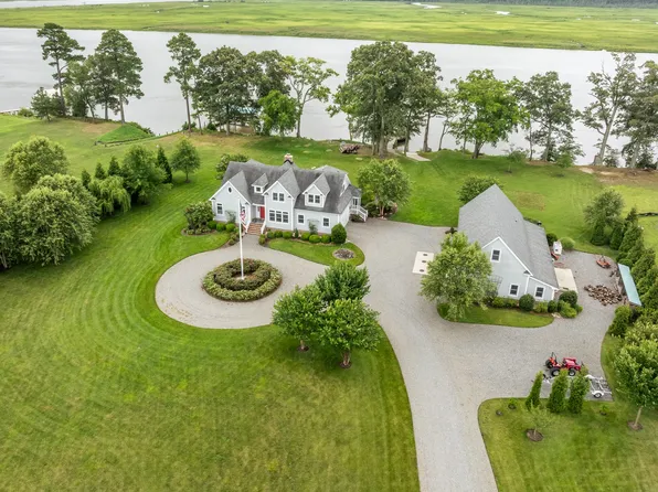 497 Waterville Cv, West Point, VA 23181