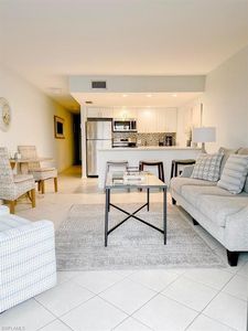 260 Southbay Dr APT 104, Naples, FL, 34108