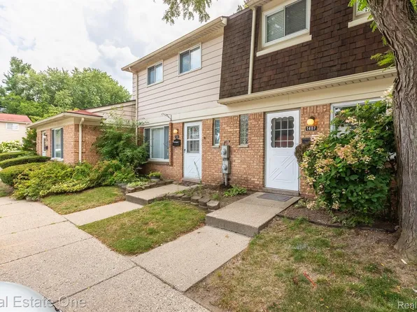 1407 Laurel Valley Dr, Waterford, MI 48327