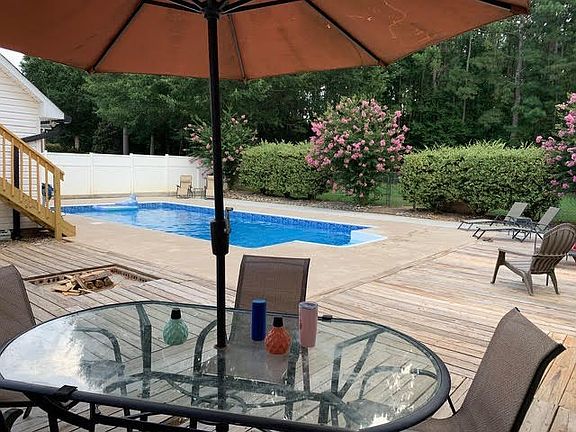 5th image of 211 Heathwood Dr