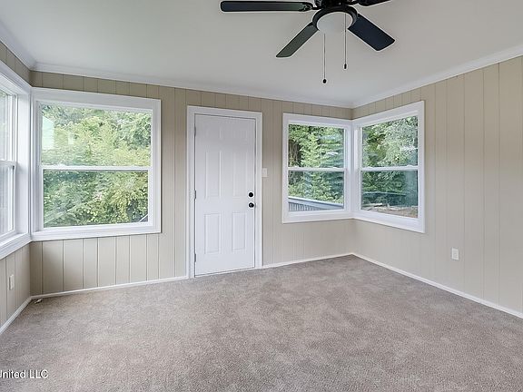 4th image of 341 Hiller Dr