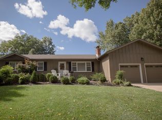 9614 Howe Dr, Overland Park, KS 66206