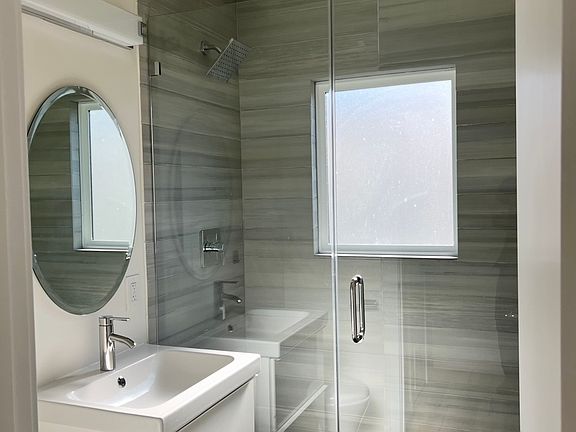 4th image of 2206-2208 Ocean Park Blvd #2208-C