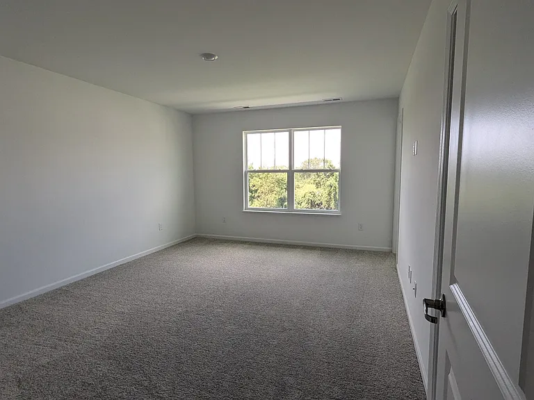 1085 Atterberg Rd — Photo 4
