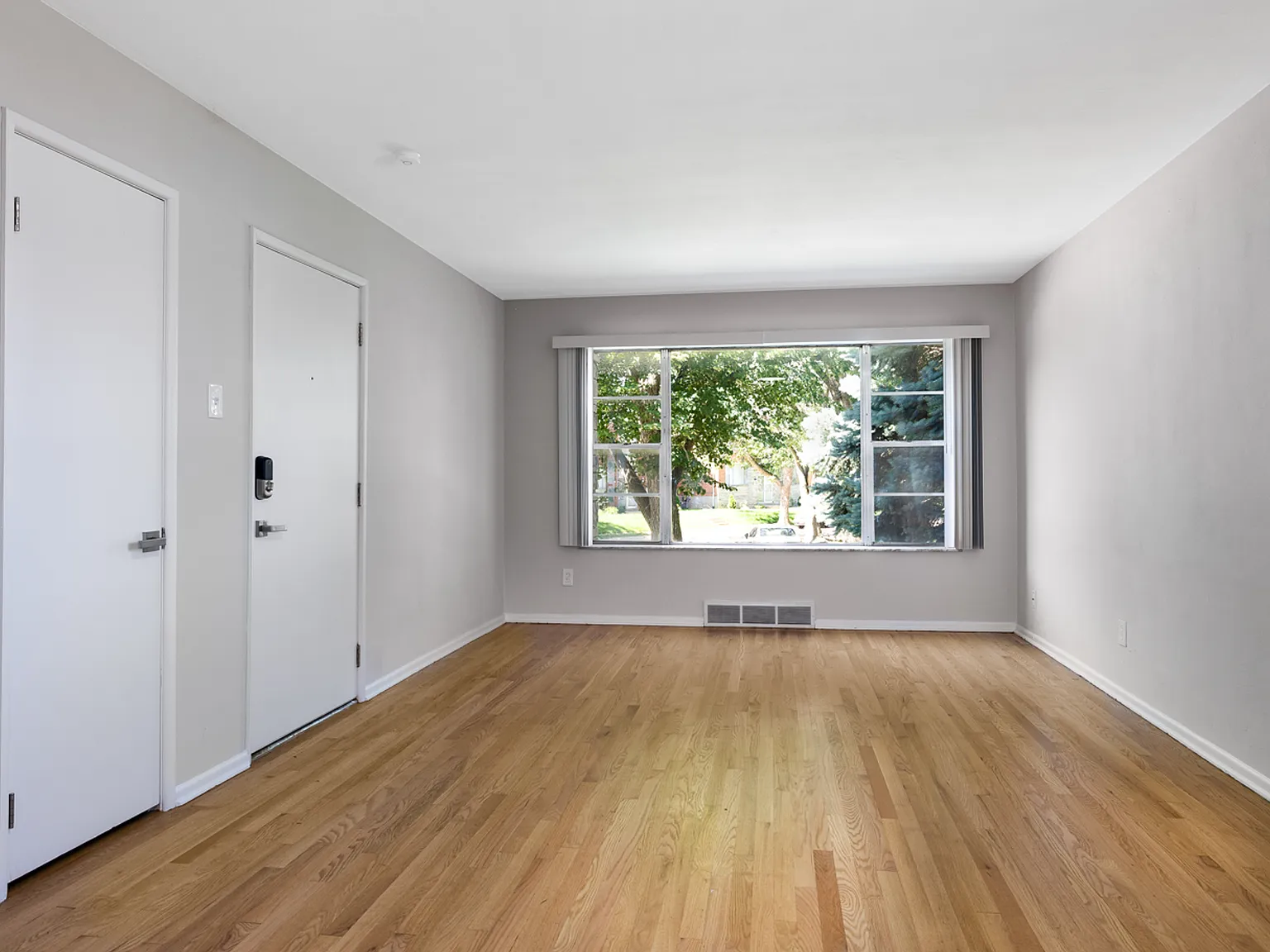Lindenwood Heights Apartments — Photo 4