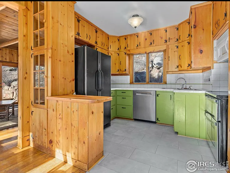 245 Cyteworth Rd — Photo 8