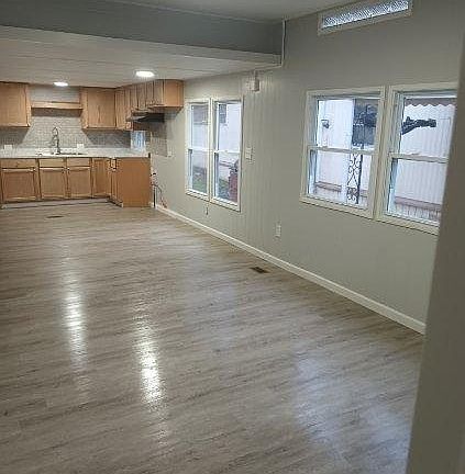 4th image of 41 Hyland Dr