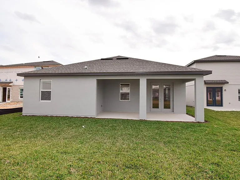 2370 Lancashire St — Photo 39