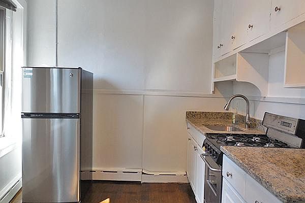 2nd image of 106A Willow St #3