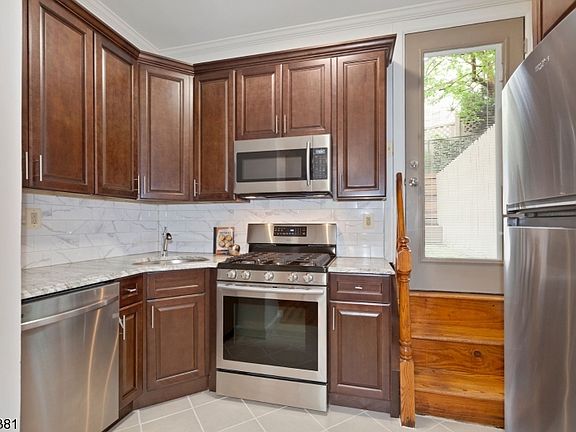 5th image of 770 Grand St