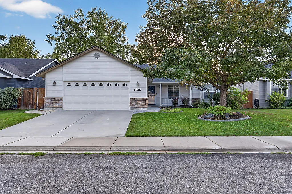 3 bed, 1571 sqft, $2,200 — Photo 1