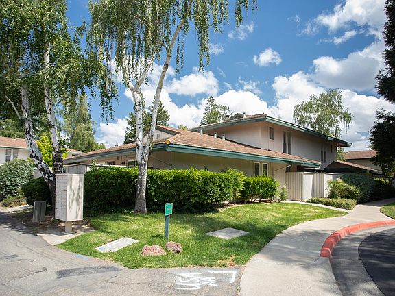 4th image of 301 Roundtree Court
