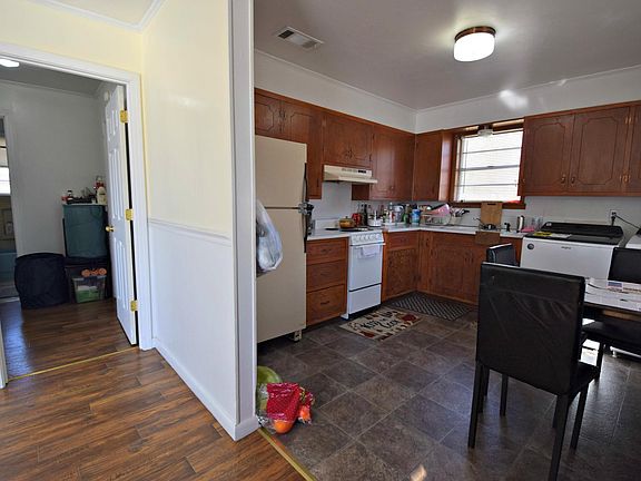 5th image of 807 Sampson Ave