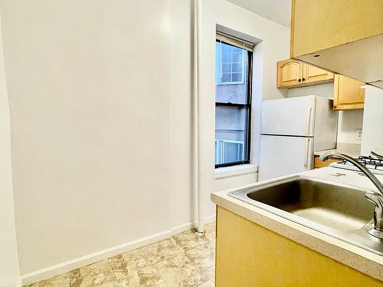 312 E 84th St #3C — Photo 2