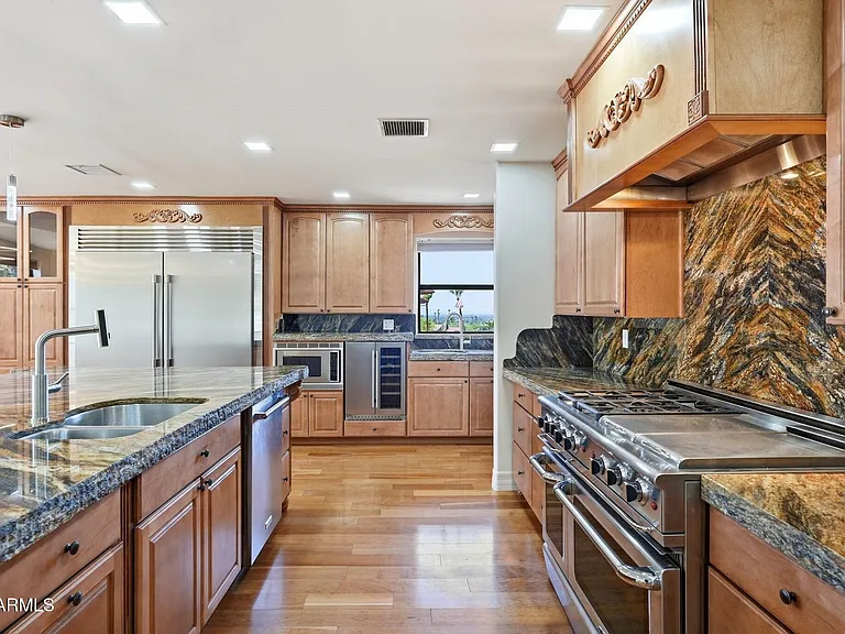 2221 E Vista Ave — Photo 9