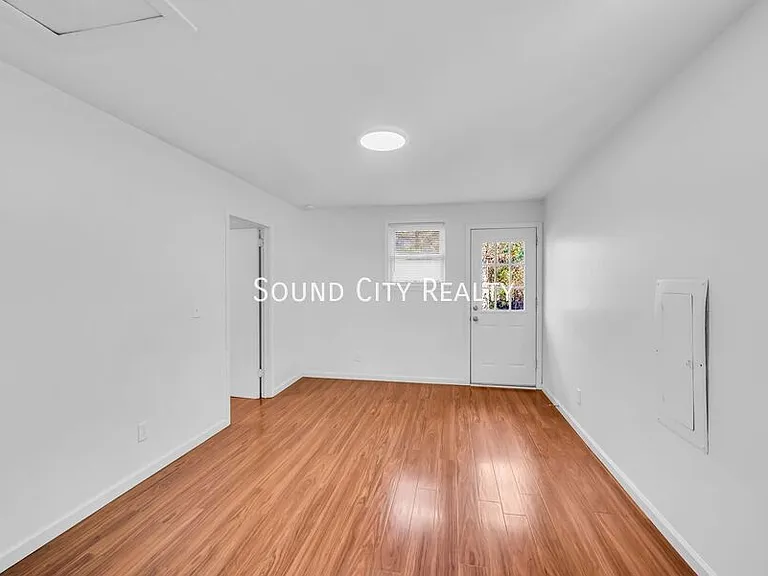 3232 Hinkle Dr — Photo 16