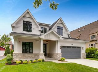 114 Tuttle Ave, Clarendon Hills, IL 60514