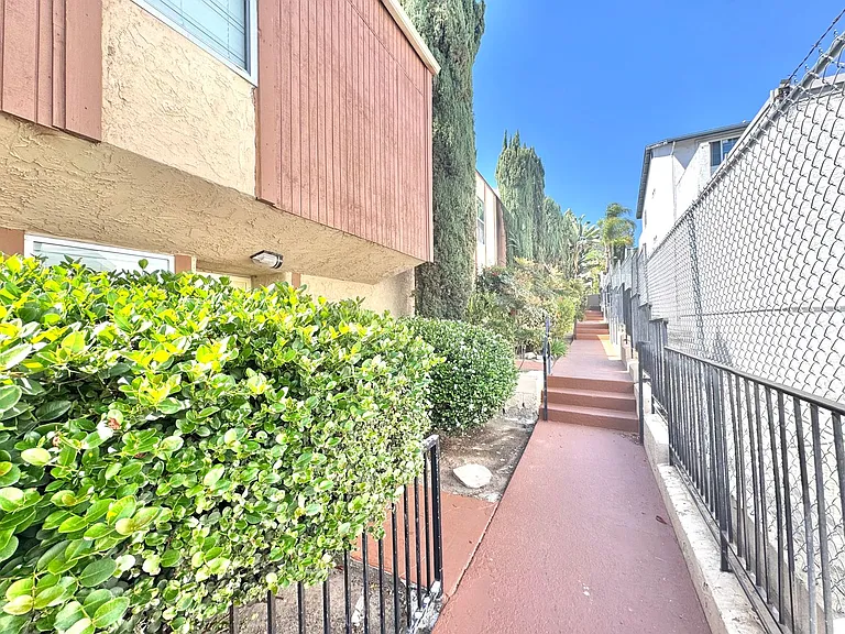 8110 Lemon Grove Way — Photo 15