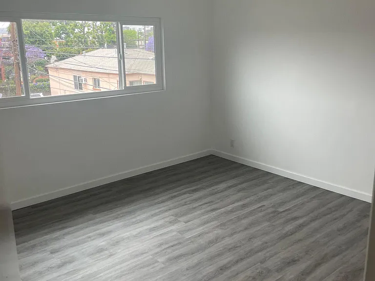 5747 Waring Ave #8 — Photo 3