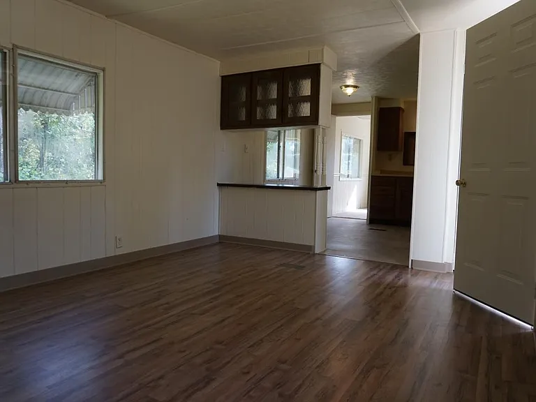 1101 Rolling Hills Rd — Photo 3