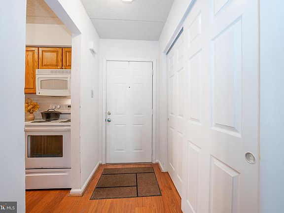3rd image of 620 Washington Pl #20