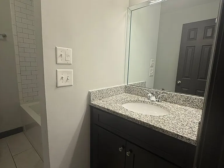 The Ridgewood Apartments in Woodbine - Remodeled Units - Gated Access - Convenient - Ample Parkin... — Photo 28