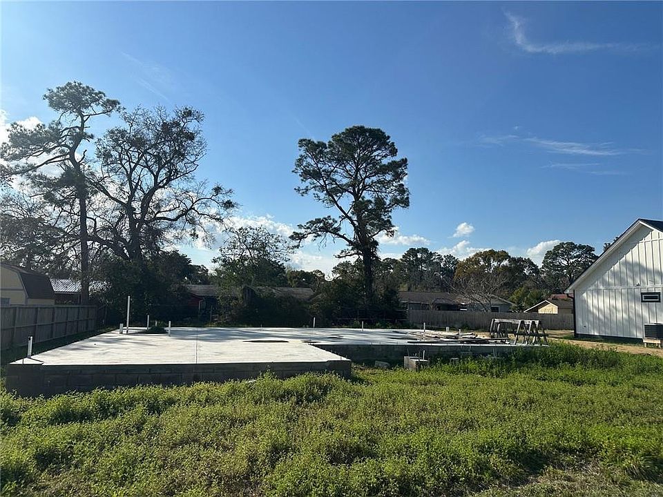 2nd image of 3241 Myrtle Ave